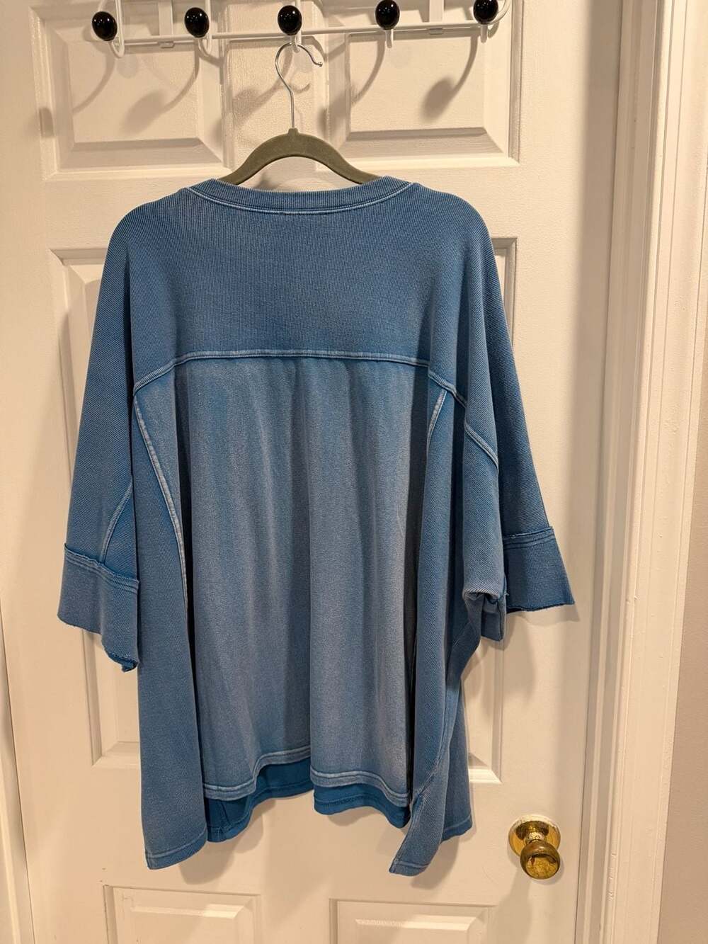 NWT Easel BoutiqueMineral Washed Top Blue Sz L - Picture 4 of 4